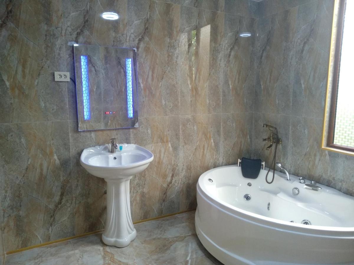 Hotel Royal Kutaiszi Kültér fotó