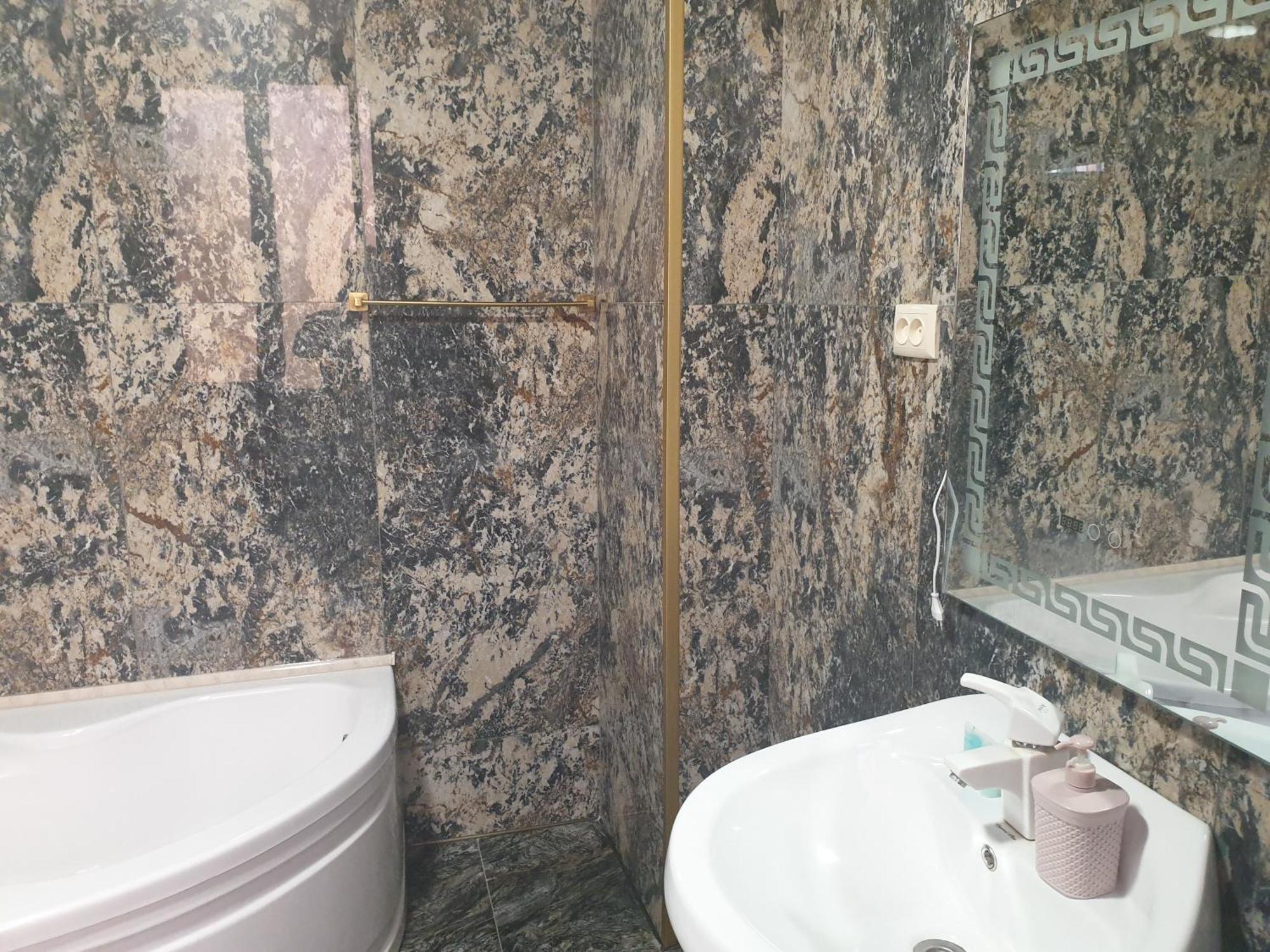 Hotel Royal Kutaiszi Kültér fotó